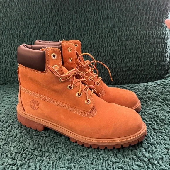 Timberland Classic Lace-Up Boots - Picture 2 of 8